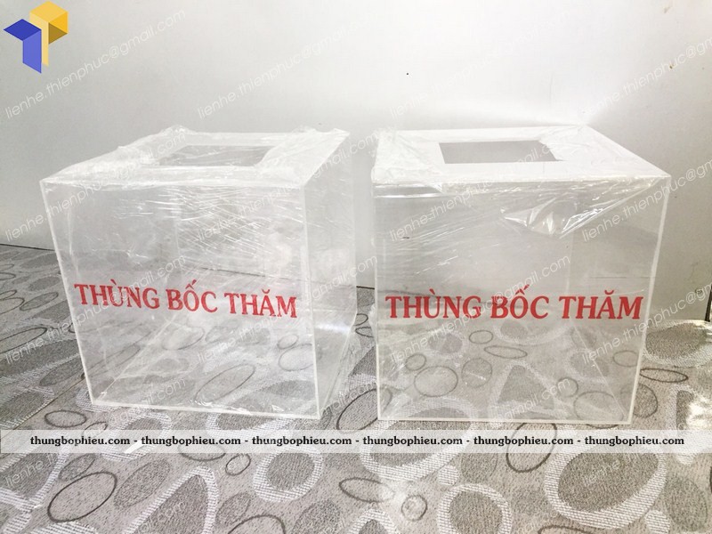 lam thung mica