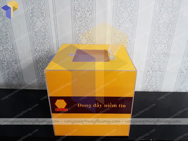 thung mica boc tham